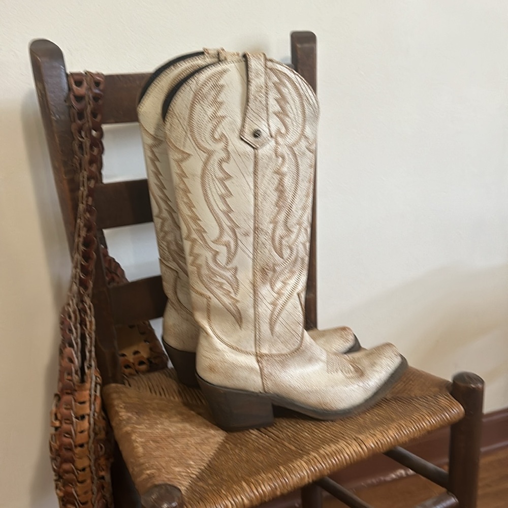 Stitch Cobre Mantequilla boots. NWOT